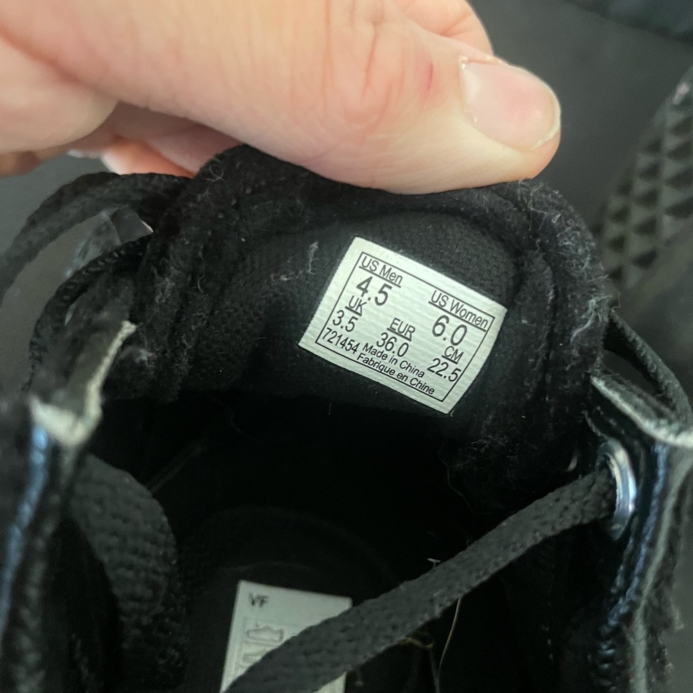 Vans - Picture 2 of 3
